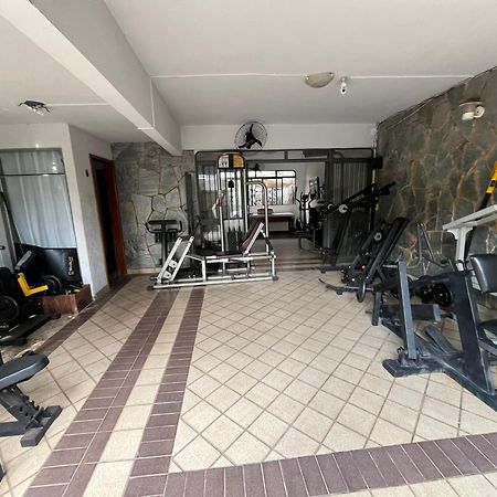 Casa Quintal Bueno! 5 Quartos Com Ar Split E Internet Ultra! Perto Do Melhor De Goiania! Marista Parques Areiao E Vaca Brava Hospital Premium Mater Dei Blue Fit Perdomo Goiania Shopping! Εξωτερικό φωτογραφία