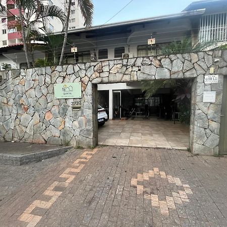 Casa Quintal Bueno! 5 Quartos Com Ar Split E Internet Ultra! Perto Do Melhor De Goiania! Marista Parques Areiao E Vaca Brava Hospital Premium Mater Dei Blue Fit Perdomo Goiania Shopping! Εξωτερικό φωτογραφία